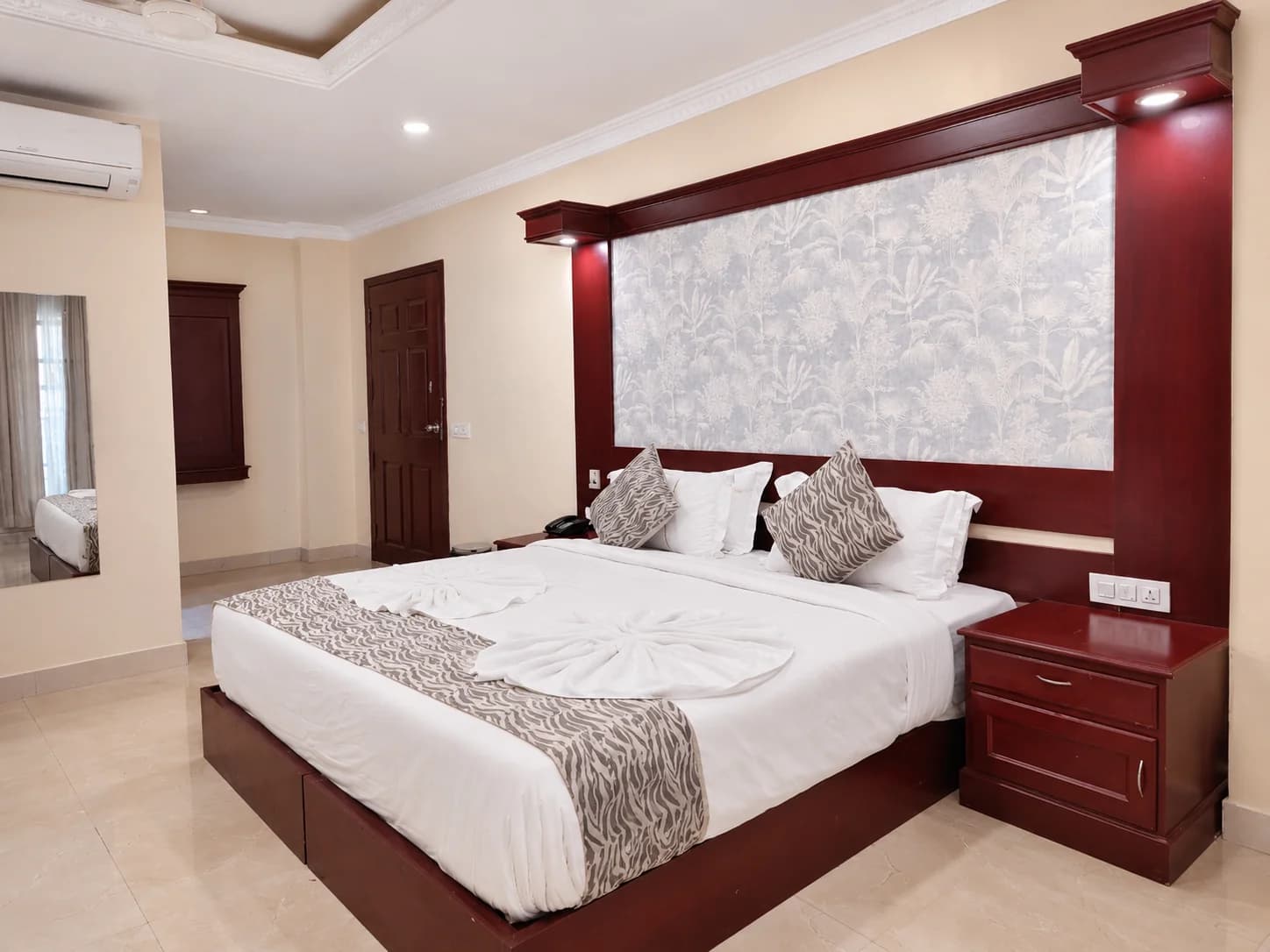 Guest room bed and bedside tables